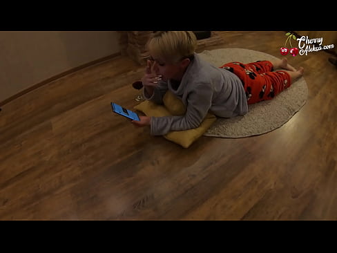 ❤️ Galna blondinen suger en enorm kuk och studsar på den - Analsex ️❌ Fuckvideo at us ❤