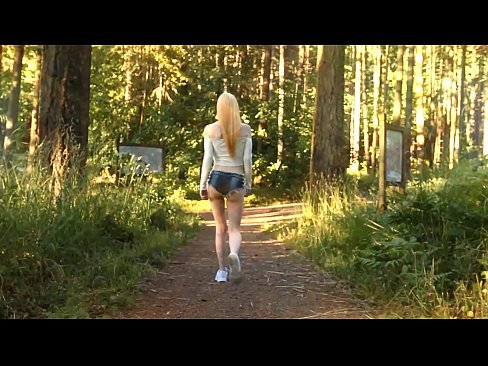 ❤️ Vacker kvinna rör sig långsamt, inte nakenvideo ️❌ Fuckvideo at us ❤